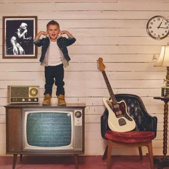 Regarde maman, I'm On the TV!