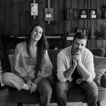 Pochette de C'est trop loin ton départ – Amay Laoni, Marc Dupré